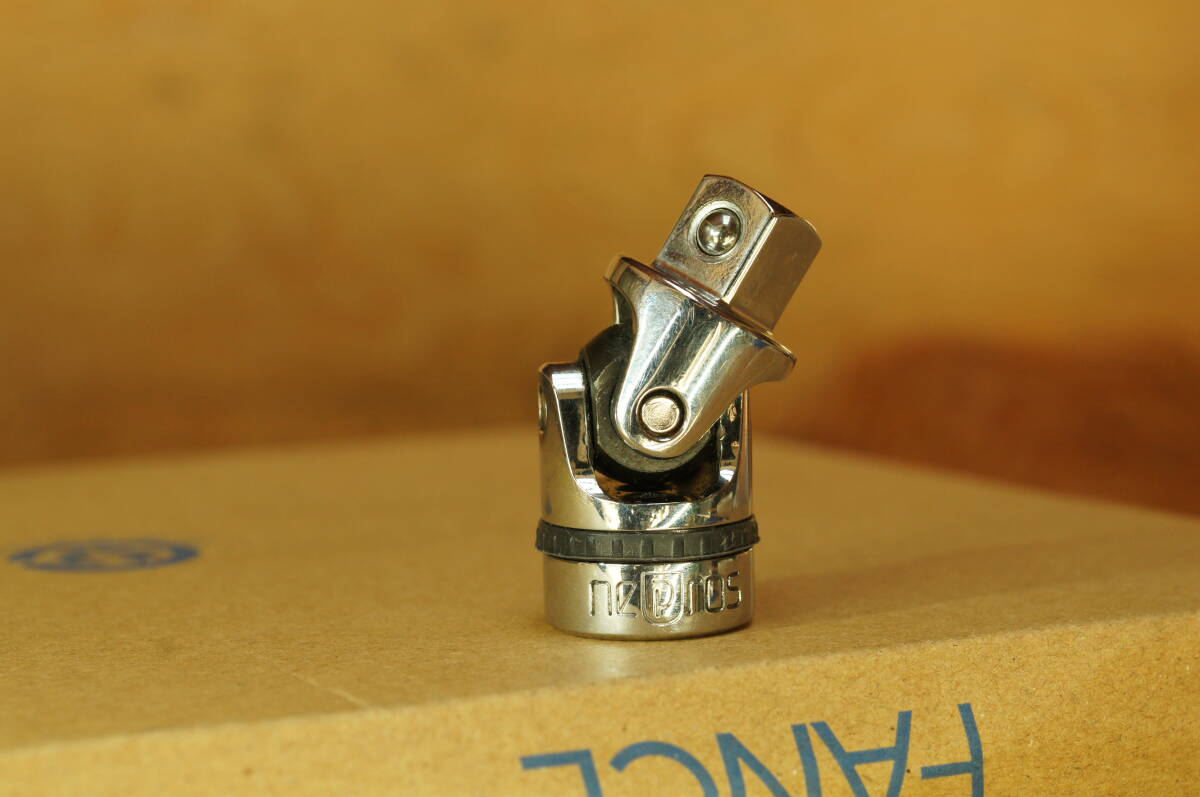 NEPROS（ネプロス）KTC (京都機械工具) 9.5mm (3/8インチ) ユニバーサルジョイント ネプロス NBJ3　■首振りの緩みはありません。_画像2