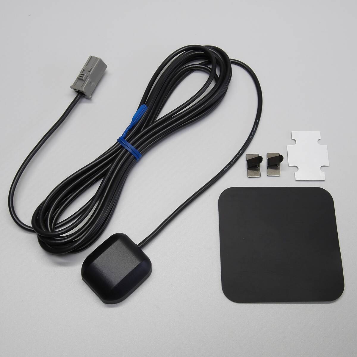 【三菱電機 純正部品】NSZM-W65D/NSZM-W64D/MITSNR60 三菱電機製ダイハツ純正ナビ用GPSアンテナ【新品】_画像1