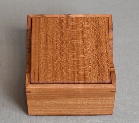 欅中杢の駒箱、四隅落し。新品.。化粧箱付き。_画像10