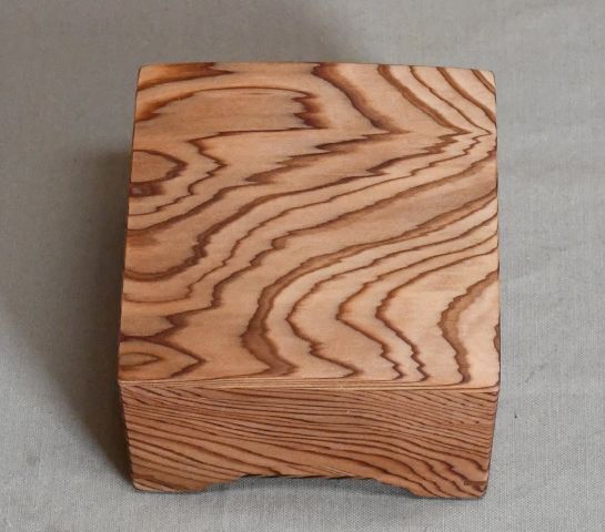 徳島県産木頭杉良杢の駒箱、四隅落し。新品。化粧箱付き_画像3