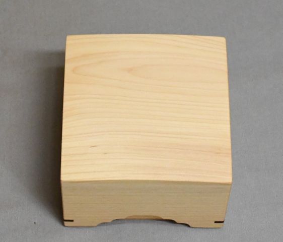 本榧の駒箱　四隅落ち　新品　化粧箱付き_画像3