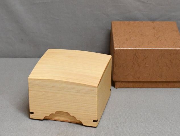 本榧の駒箱　四隅落ち　新品　化粧箱付き_画像1