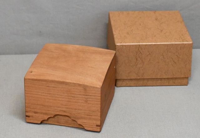 山桜（本桜）材の駒箱　四隅落し　新品 化粧箱付き_画像1