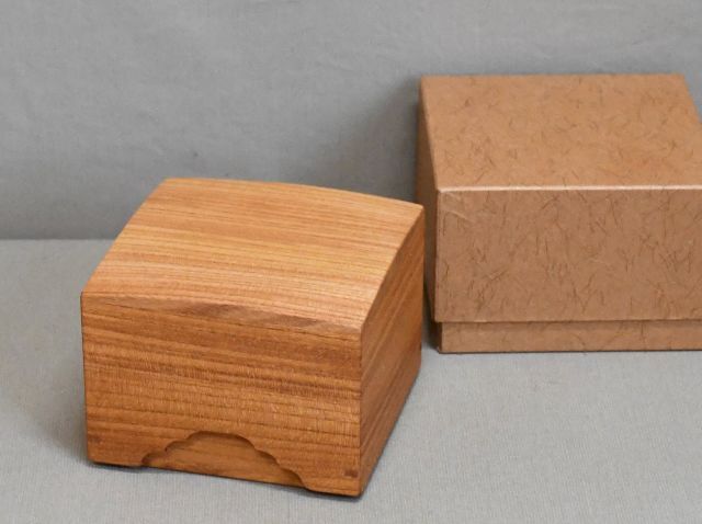 欅柾杢の駒箱　四隅落し　新品　化粧箱付き。_画像1