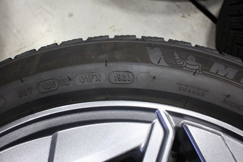 美品!売り切り!アウディQ8等BORBET社外ホイール スタッドレスタイヤ付き 255/50R20 ミシュランX-ICE SUV 9J×20 PCD112 5H_画像5