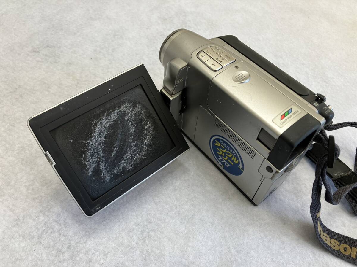 #2237　Panasonic　パナソニック　デジタル　ビデオカメラ　DIGICAM　NV－DS5　中古品　ジャンク品_画像4