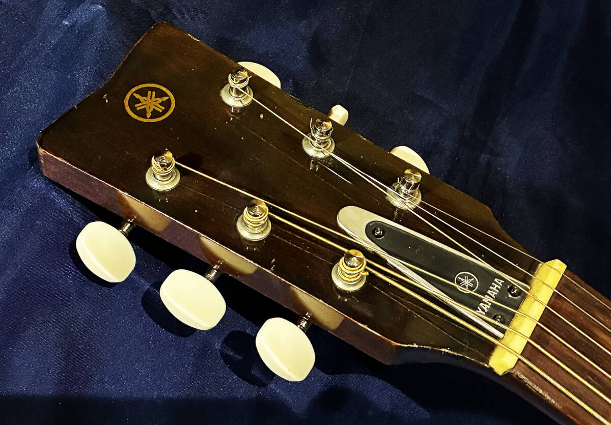 ★ジャパンビンテージの鳴り　美品！ヤマハFG140赤ラベル　弦高調整済み　試聴動画有ります♪OPロケットケース有★_画像1