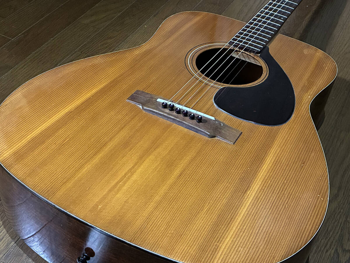 ★ジャパンビンテージの鳴り　美品！ヤマハFG140赤ラベル　弦高調整済み　試聴動画有ります♪OPロケットケース有★_画像9