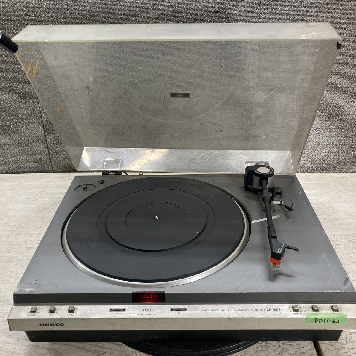 RD11-62 激安 ONKYO CP-790F FULL-AUTO MATIC TUNERTABLE レコードプレーヤー 通電OK 中古現状品 ※3回再出品で処分_画像1