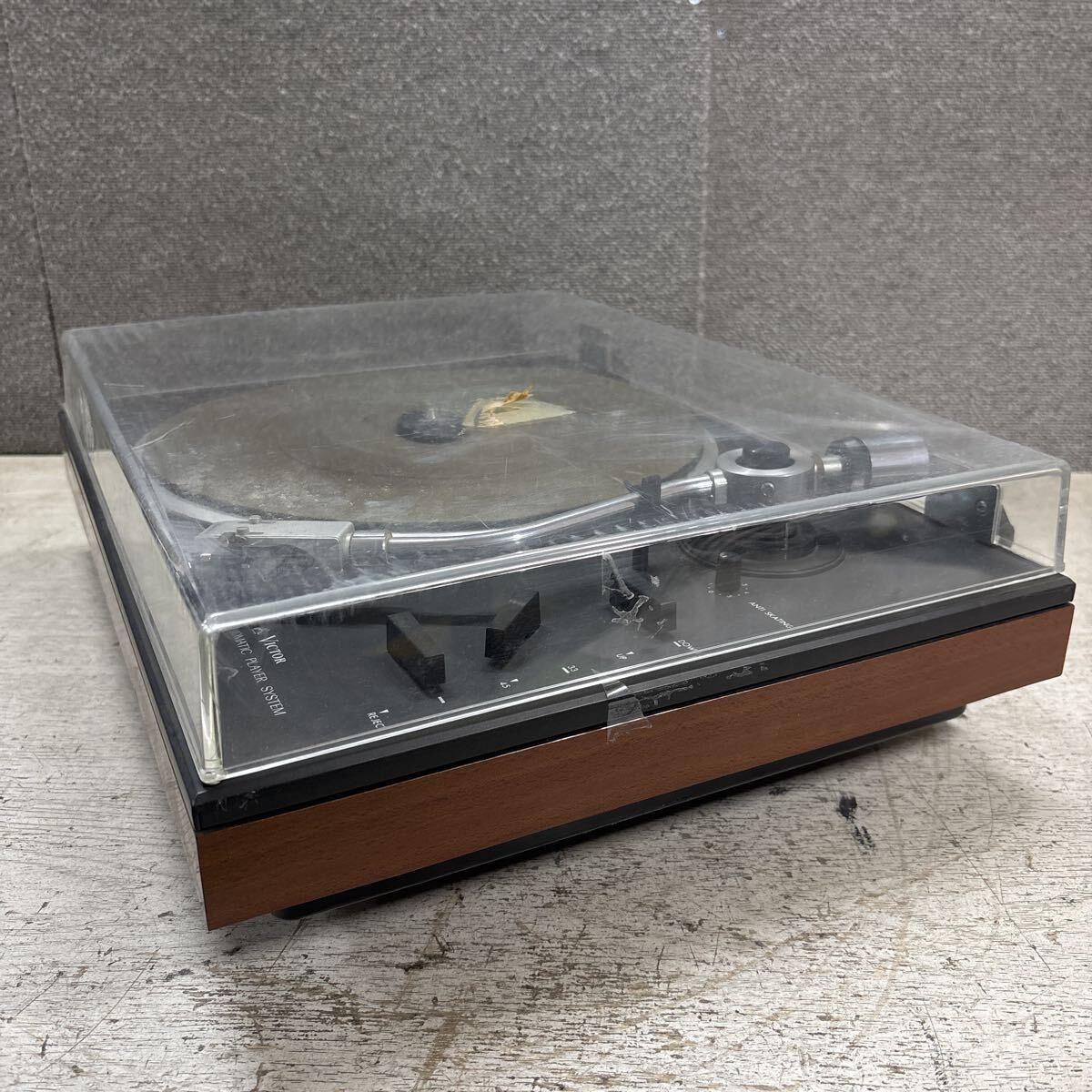 RD11-114 激安 VICTOR JL-A15 AUTOMATIC PLAYER SYSTEM レコードプレーヤー 通電NG 中古現状品 ※3回再出品で処分_画像6