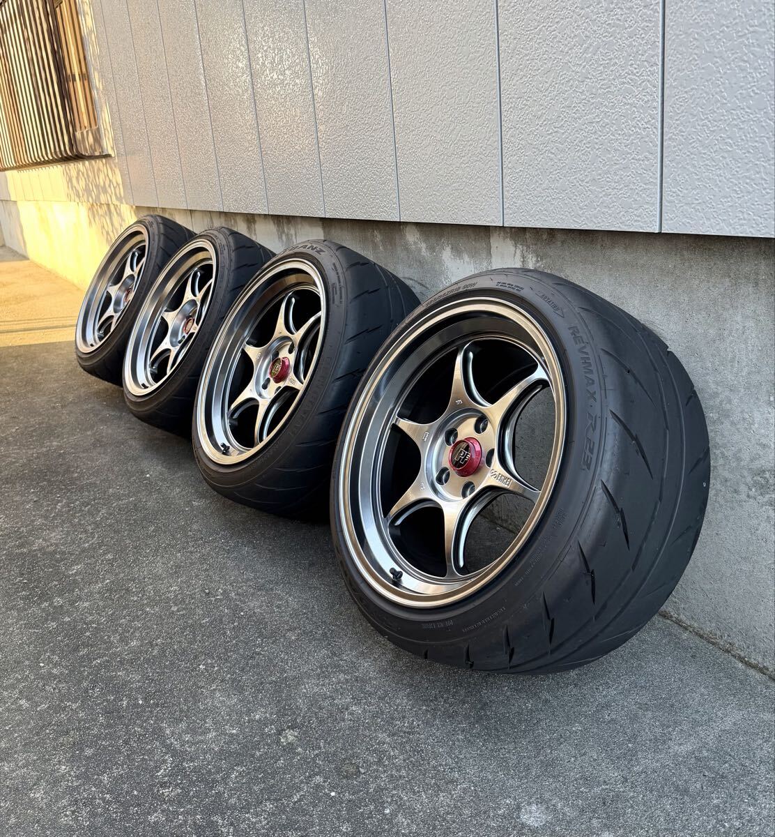 エンケイ　ENKEI PF06 18インチ シバタイヤ付き_画像1