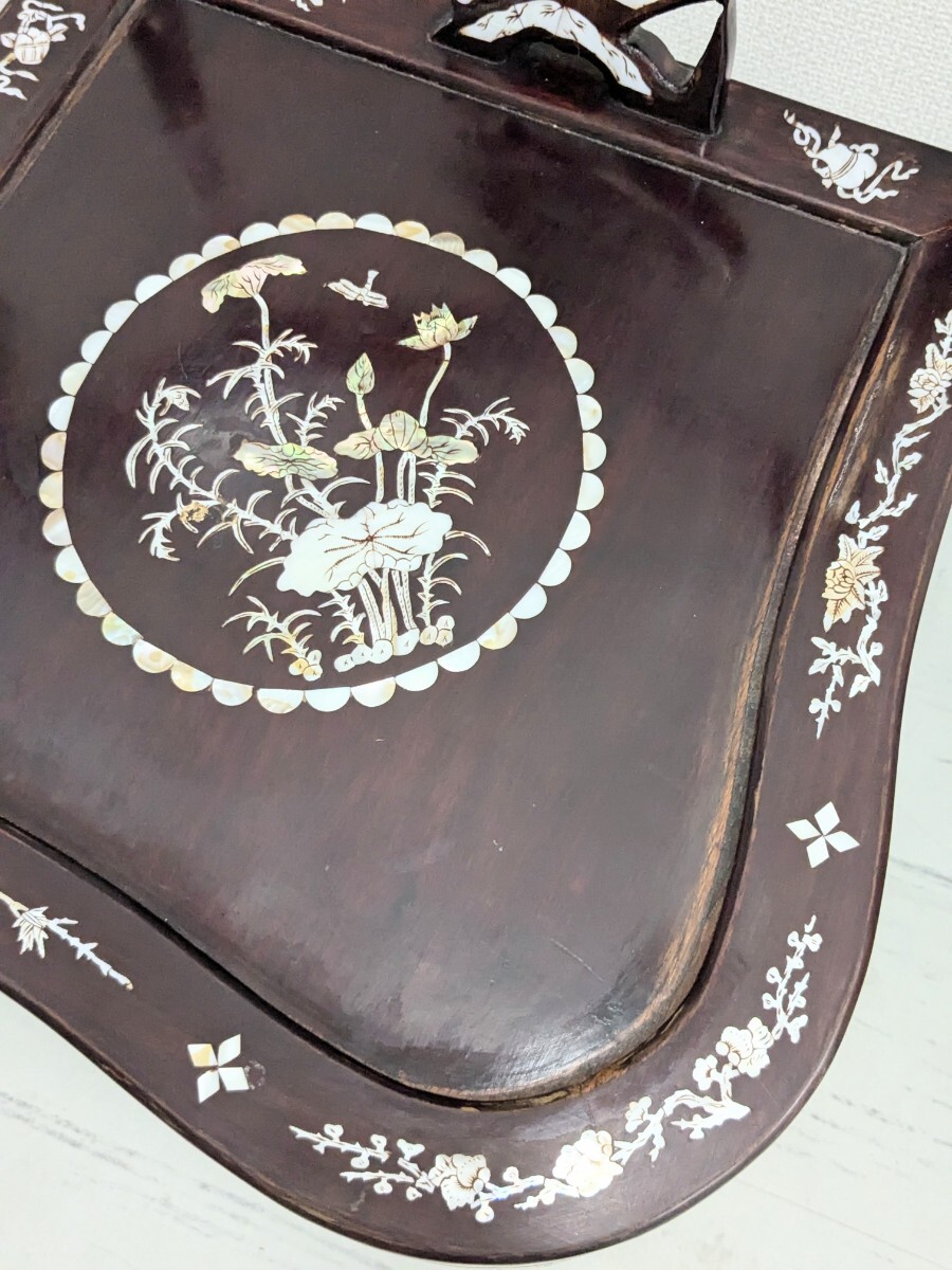 中国美術 唐木家具 螺鈿彫刻 紫檀 桜 透かし彫 椅子 孔雀 スツール セット　チェア 腰掛け サイドテーブル 花台 飾台 螺鈿細工_画像5