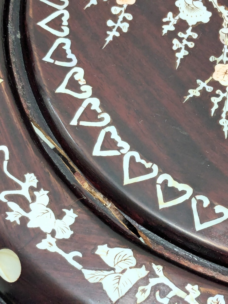 中国美術 唐木家具 螺鈿彫刻 紫檀 桜 透かし彫 椅子 孔雀 スツール セット　チェア 腰掛け サイドテーブル 花台 飾台 螺鈿細工_画像9