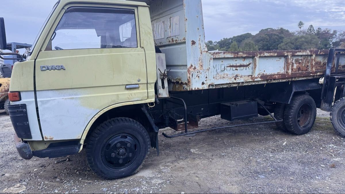 【中古】ダイナ ダンプ トラック BU37 ワイド E/g:3B 始動確認済 書類なしMT 現状_画像3