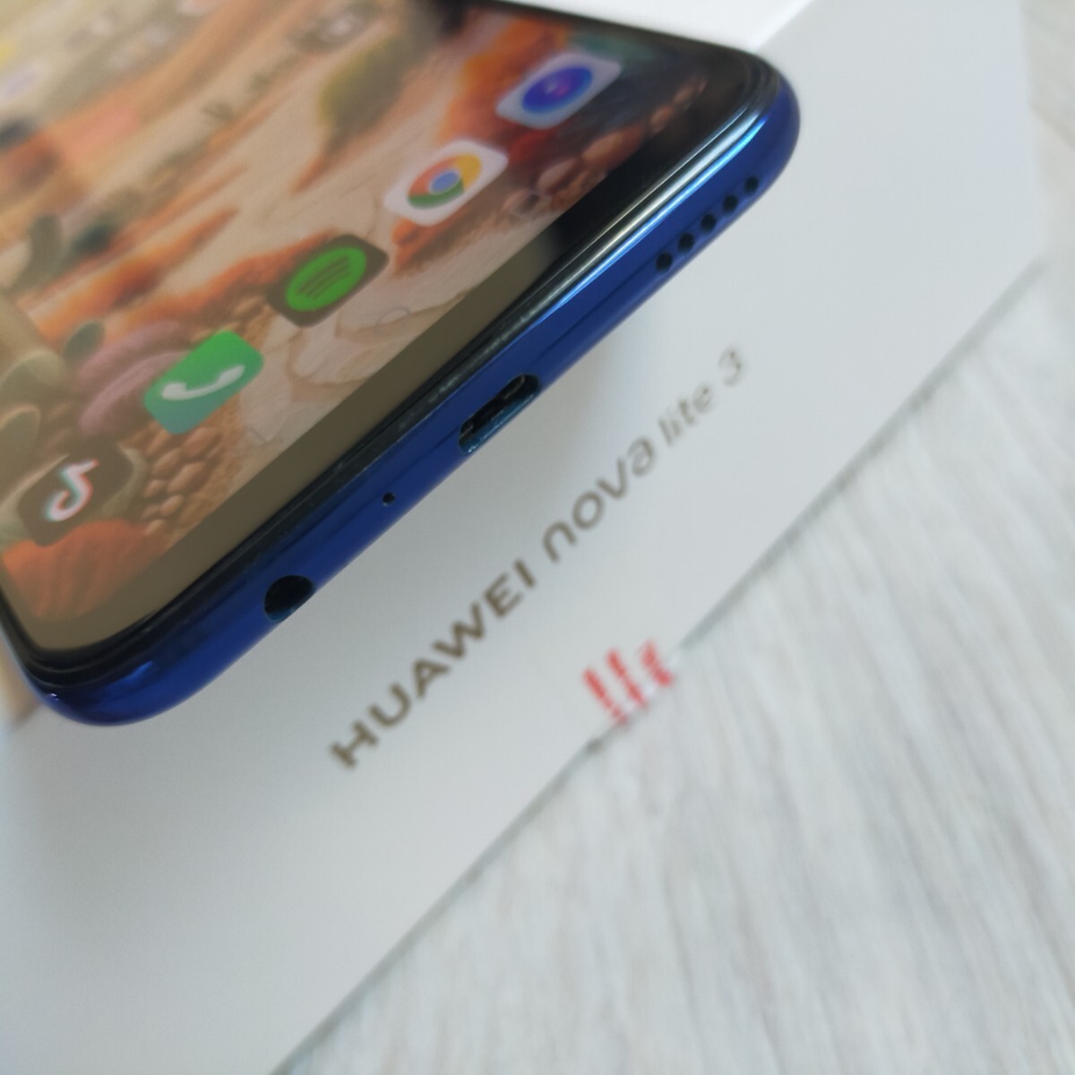 人気機種　「HUAWEI nova lite 3」 　オーロラブルー　美品な方です。　SIMフリー　デュアルSIM　novalite3　Androidバージョン10　_画像4