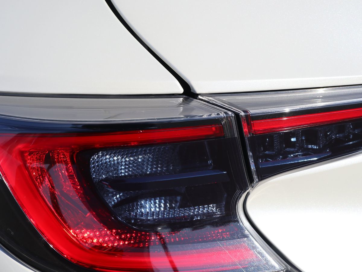 Tint+再使用できるテールランプ スモークフィルム(Type2：ウィンカー/バックランプのみ)カローラスポーツNRE210H/NRE214H/ZWE211H/ZWE213H_画像3