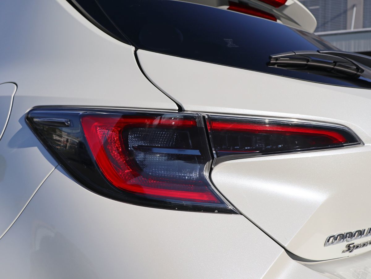 Tint+再使用できるテールランプ スモークフィルム(Type2：ウィンカー/バックランプのみ)カローラスポーツNRE210H/NRE214H/ZWE211H/ZWE213H_画像5