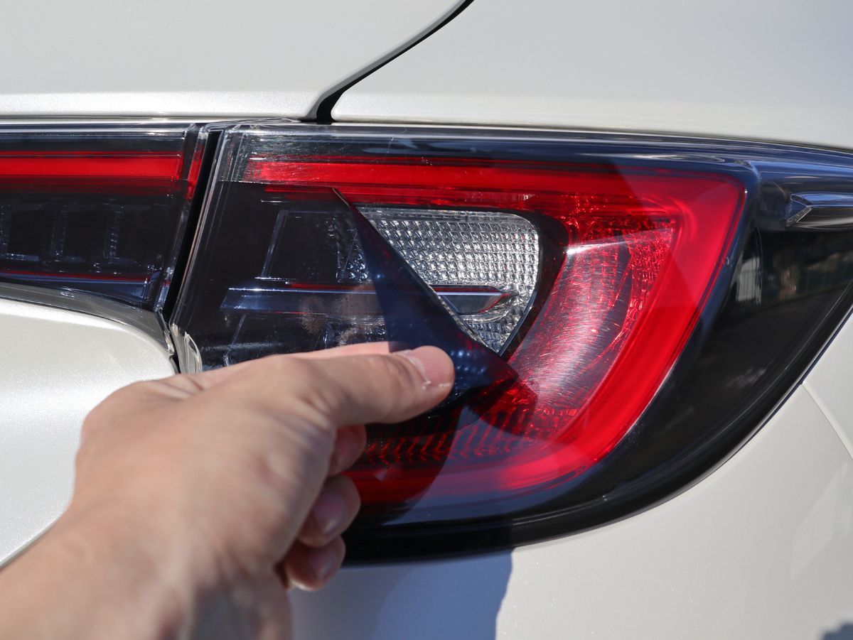 Tint+再使用できるテールランプ スモークフィルム(Type2：ウィンカー/バックランプのみ)カローラスポーツNRE210H/NRE214H/ZWE211H/ZWE213H_画像7