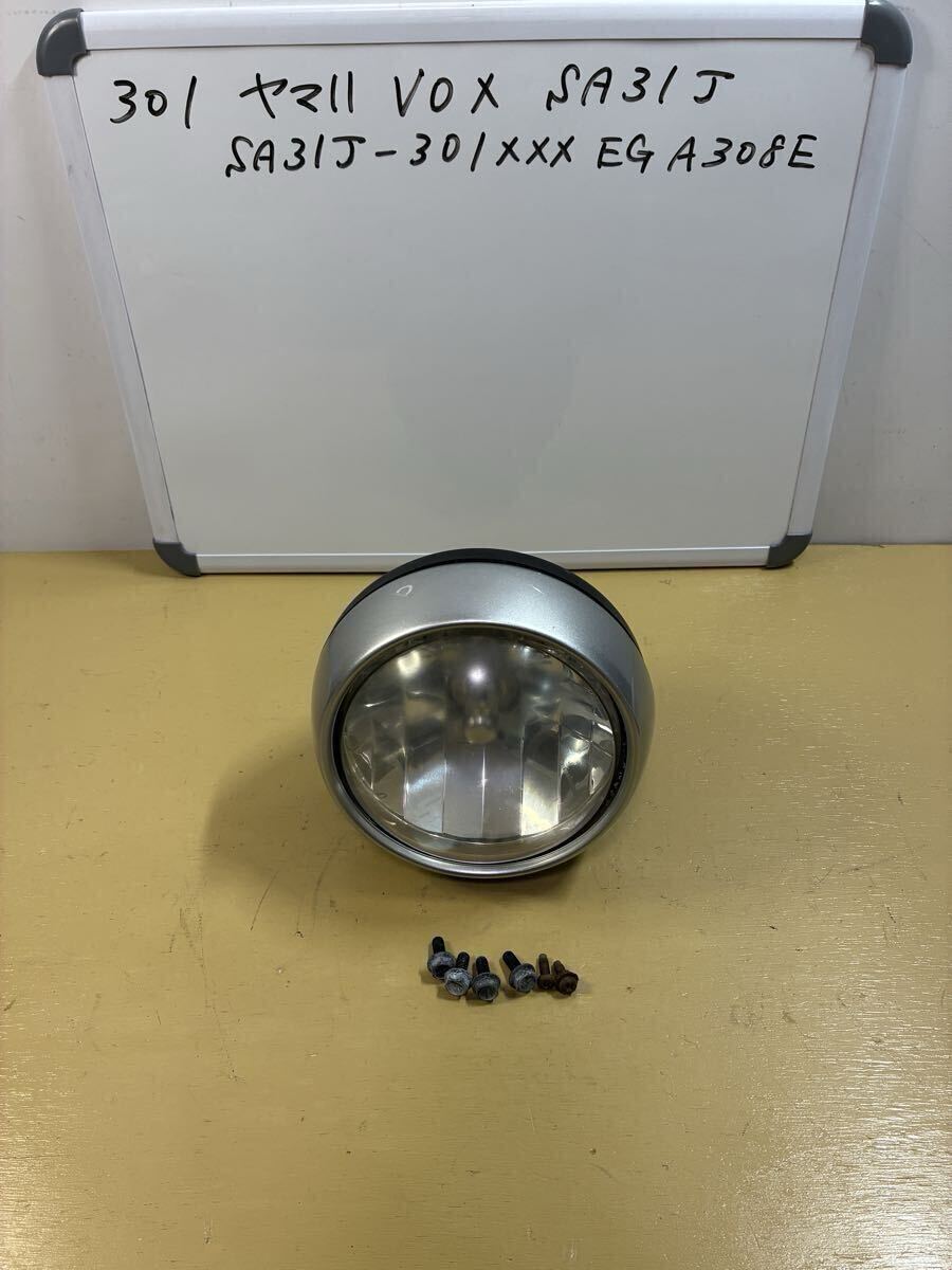 301 ヤマハ VOX【SA31J】 ヘッドライト　レンズくすみ劣化あり　バルブLED 側面ネジ穴非対称　側面ネジ錆強 非正規ネジ_画像1