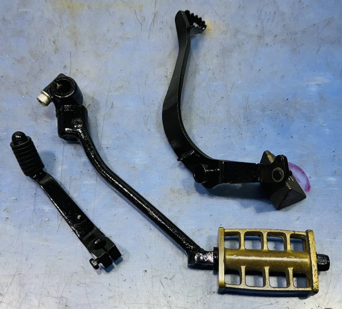 TW200 DG07J ヴィンテージ風キックペダル 純正シフトペダルブレーキペダルセット_画像2