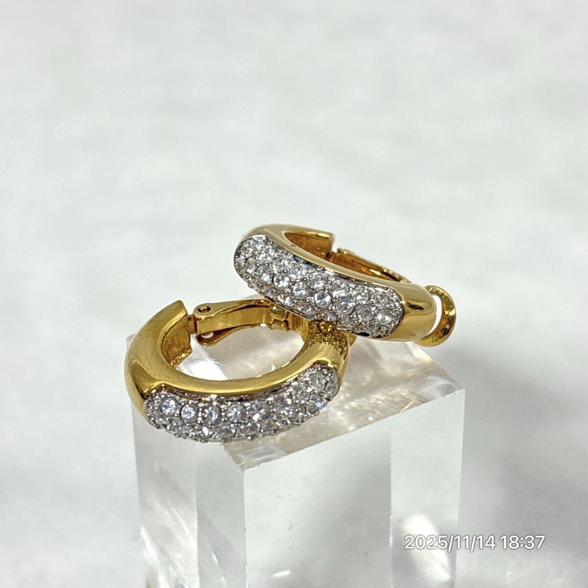 美品 SWAROVSKI スワロフスキー クリスタル ラインストーン ゴールドカラー イヤリング ピアス アクセサリー 装飾品_画像1