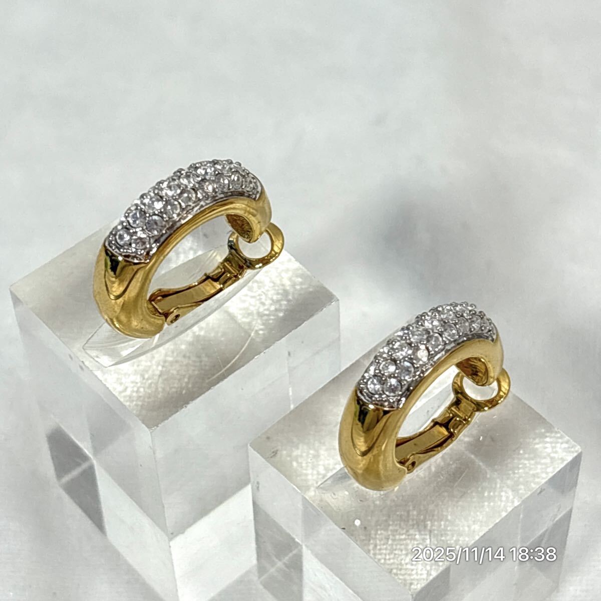 美品 SWAROVSKI スワロフスキー クリスタル ラインストーン ゴールドカラー イヤリング ピアス アクセサリー 装飾品_画像2