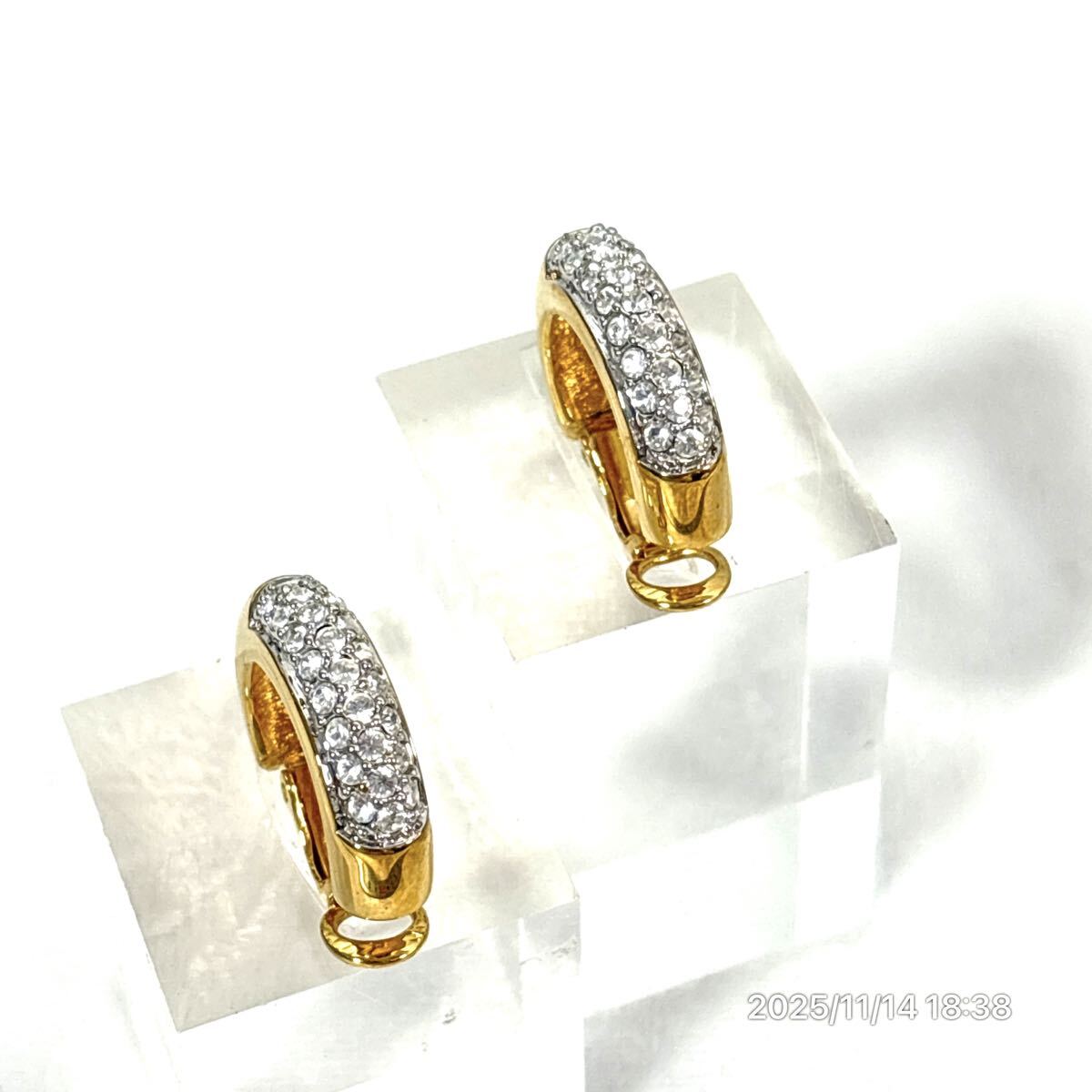 美品 SWAROVSKI スワロフスキー クリスタル ラインストーン ゴールドカラー イヤリング ピアス アクセサリー 装飾品_画像3