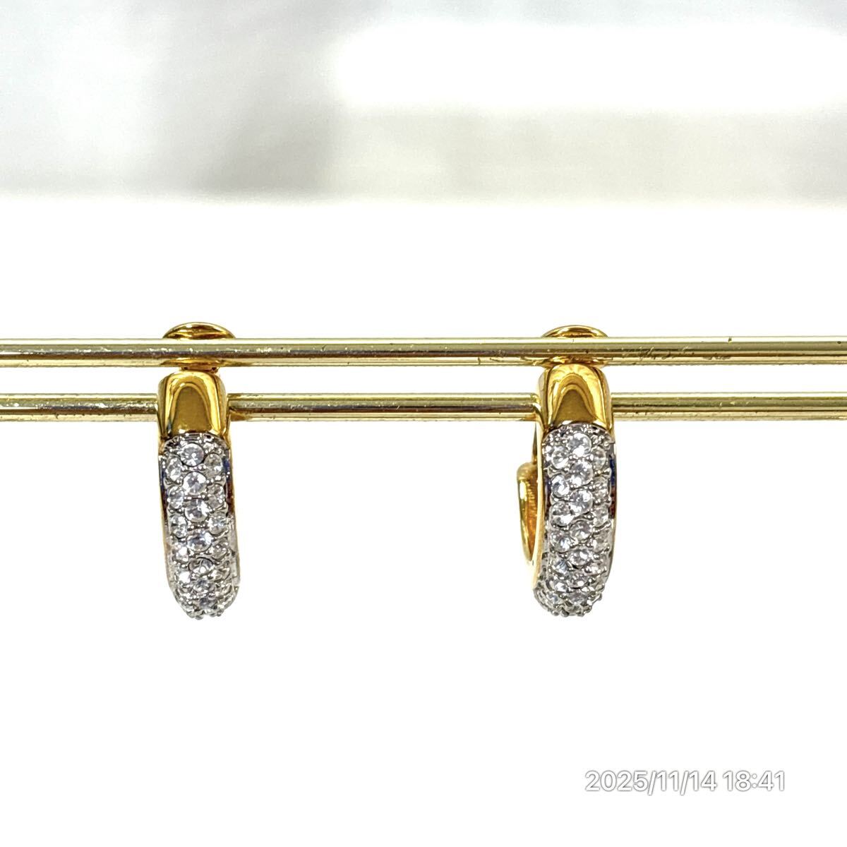 美品 SWAROVSKI スワロフスキー クリスタル ラインストーン ゴールドカラー イヤリング ピアス アクセサリー 装飾品_画像6