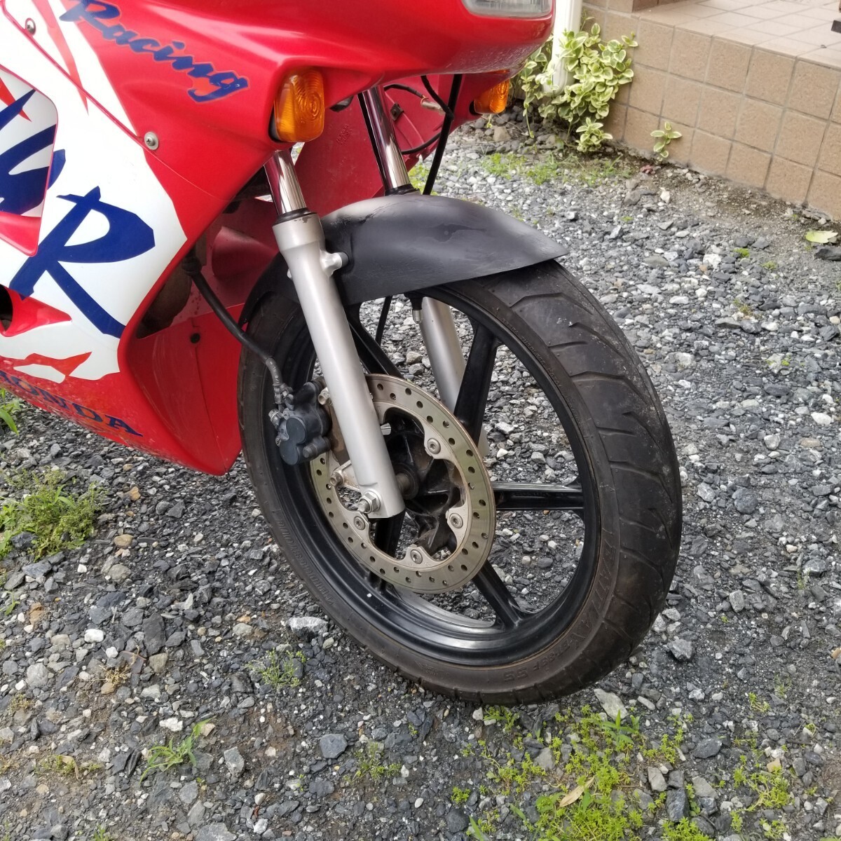 スペインホンダ HONDA NSR75 純正フロントフェンダー 割れ無し 色褪せ有り 中古品 検)NS-1 NS 1 エヌワン_画像9