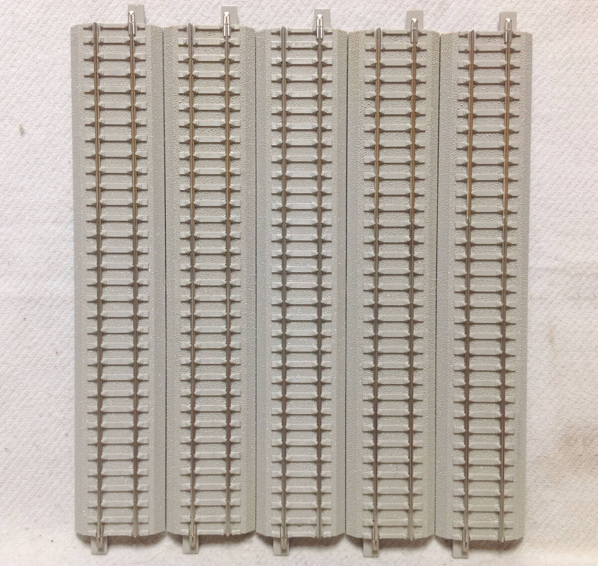 エンドウ H1001 直線250L 10本入 HO ニューシステム線路 その2 レール清掃 走行確認済 道床に欠き取り有り及び変色有り_画像6