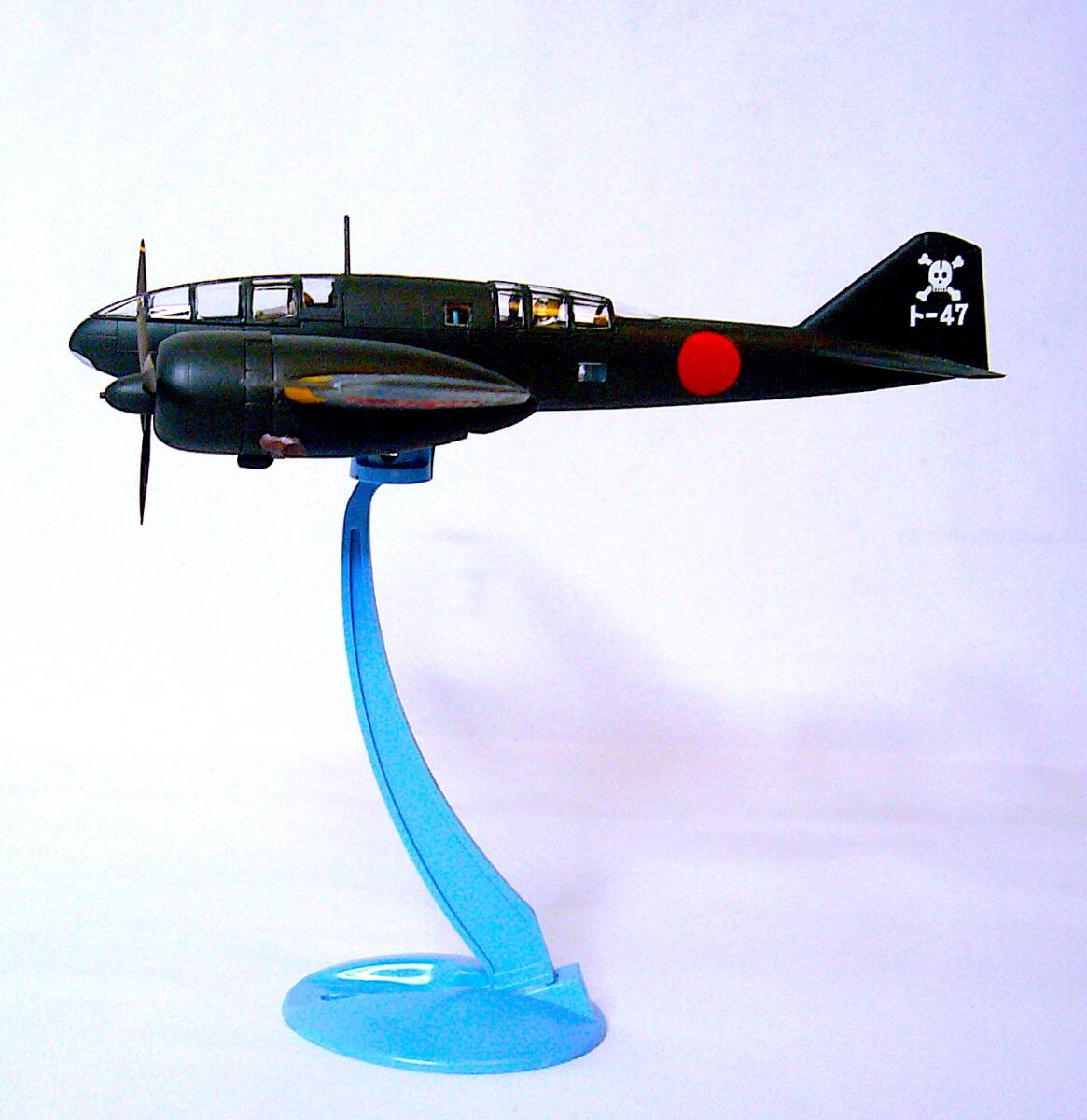 エルエス 1/72 三菱 キ46 百式司令部偵察機 III 型 特攻機 （振武桜特別攻撃隊 ト-47） プラモデル 塗装済み完成品 箱なし_画像2