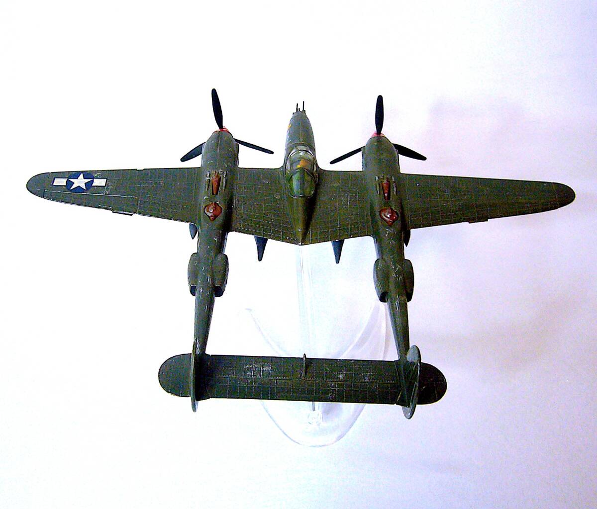 エアフィックス 1/72 アメリカ陸軍 ロッキード P-38G ライトニング “ビューティフル ラス” プラモデル 塗装済み完成品 箱なし_画像4