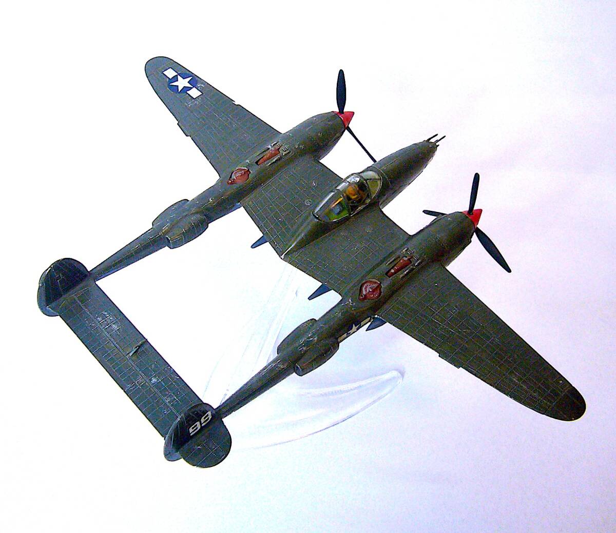 エアフィックス 1/72 アメリカ陸軍 ロッキード P-38G ライトニング “ビューティフル ラス” プラモデル 塗装済み完成品 箱なし_画像5