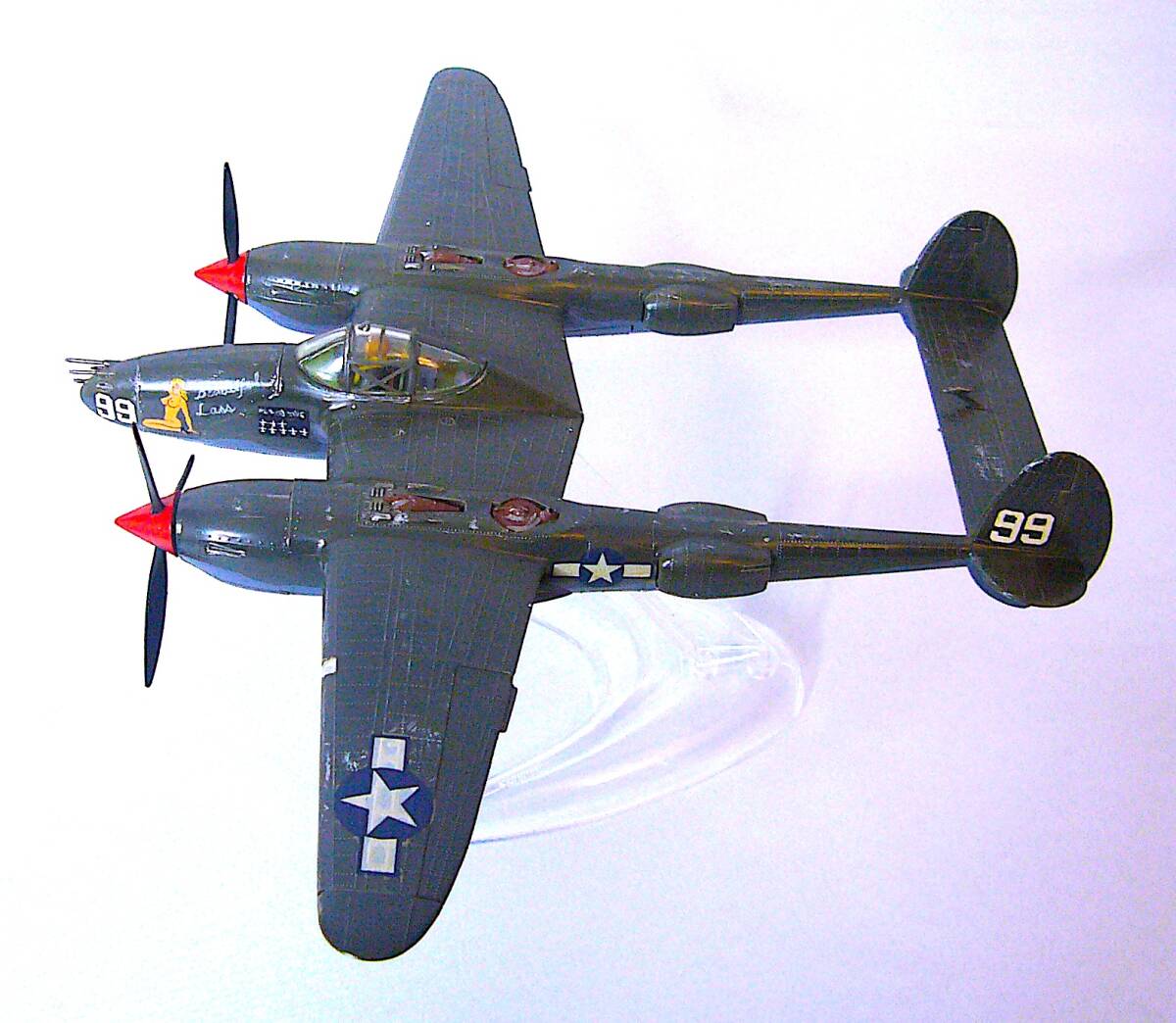 エアフィックス 1/72 アメリカ陸軍 ロッキード P-38G ライトニング “ビューティフル ラス” プラモデル 塗装済み完成品 箱なし_画像2