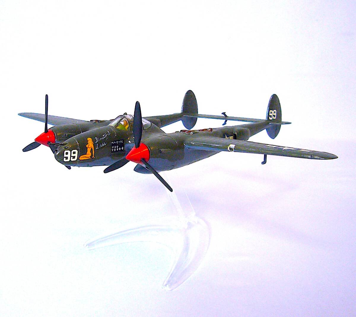 エアフィックス 1/72 アメリカ陸軍 ロッキード P-38G ライトニング “ビューティフル ラス” プラモデル 塗装済み完成品 箱なし_画像1