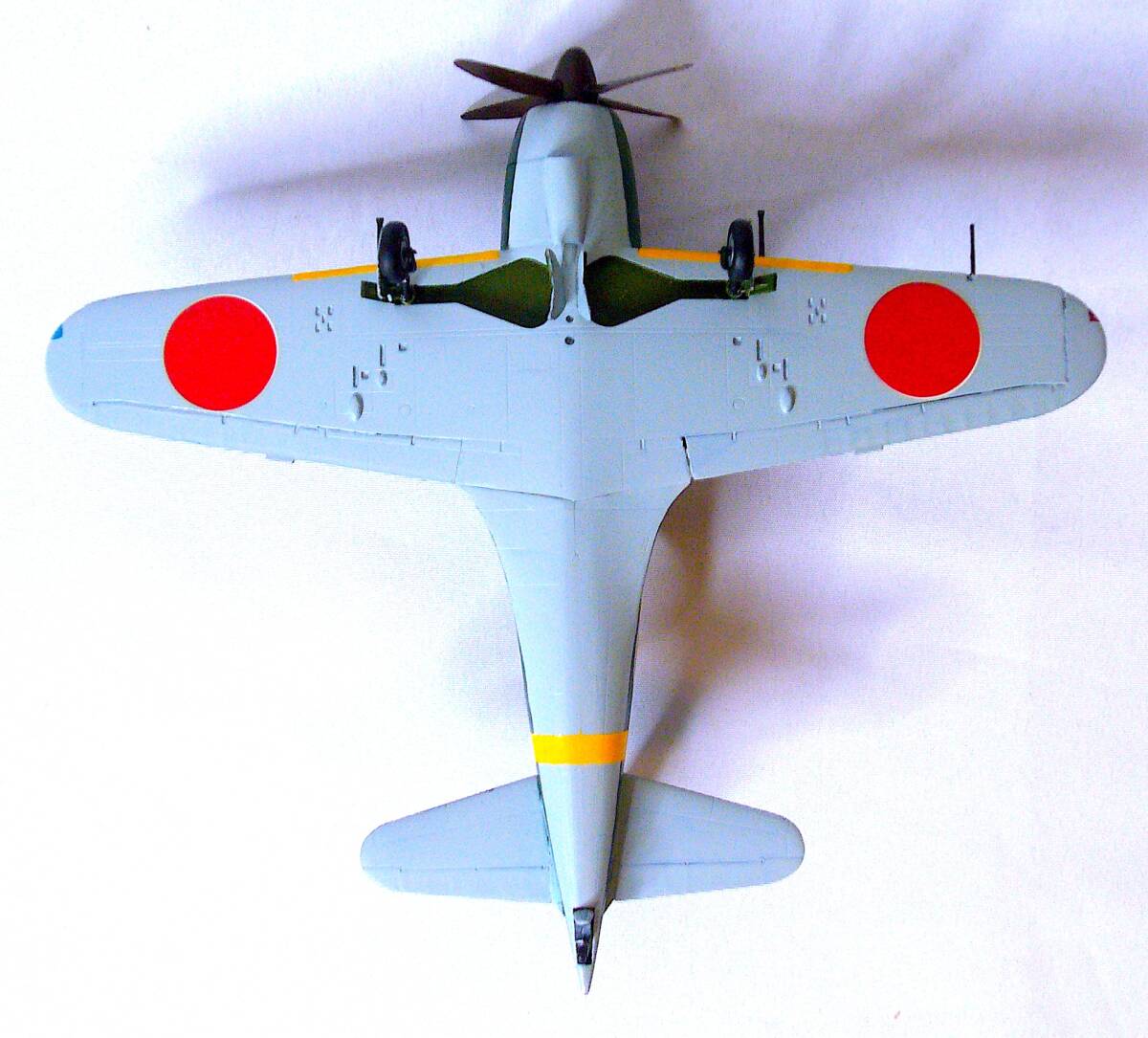 フジミ/ハセガワ 1/72 中島 彩雲11型 30㎜斜銃装備 & 三菱 雷電21型 20㎜斜銃装備 プラモデル 塗装済み完成品 2個まとめ売り 箱なし_画像10