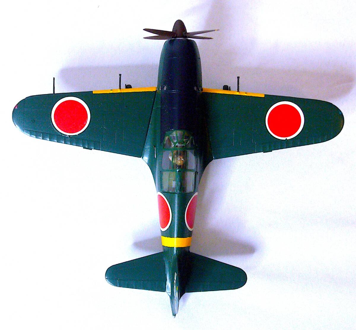 フジミ/ハセガワ 1/72 中島 彩雲11型 30㎜斜銃装備 & 三菱 雷電21型 20㎜斜銃装備 プラモデル 塗装済み完成品 2個まとめ売り 箱なし_画像9