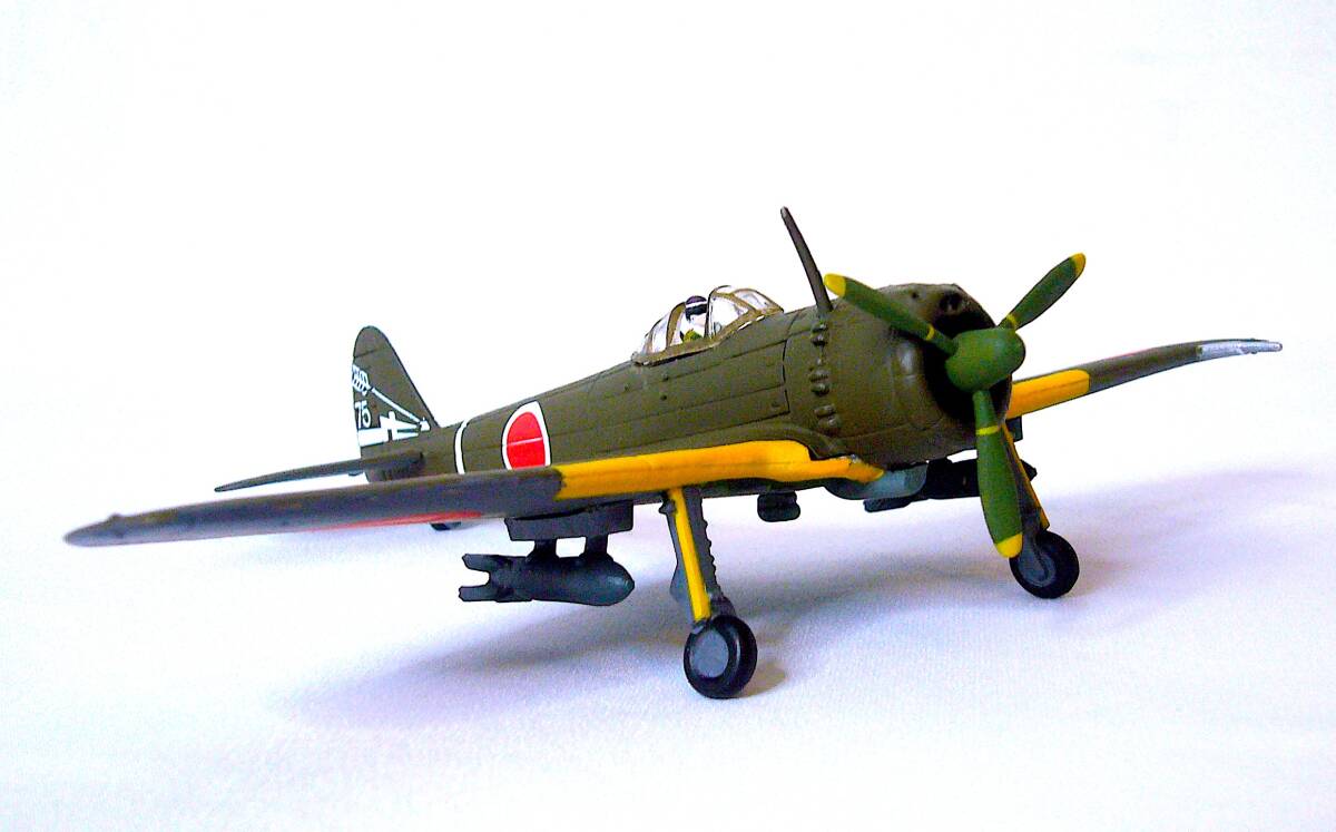 ザメディアジョン 1/72 中島 一式戦 隼Ⅲ型甲 陸軍特別攻撃隊 第19振武隊隊長 四宮徹中尉搭乗機 メタルダイキャスト 塗装済み完成品 箱なし_画像8