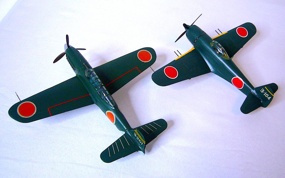 フジミ/ハセガワ 1/72 川西 紫電改 21型 & 空技廠/愛知 彗星12型 横須賀海軍航空隊 プラモデル 塗装済み完成品 2個まとめ売り 箱なし_画像1