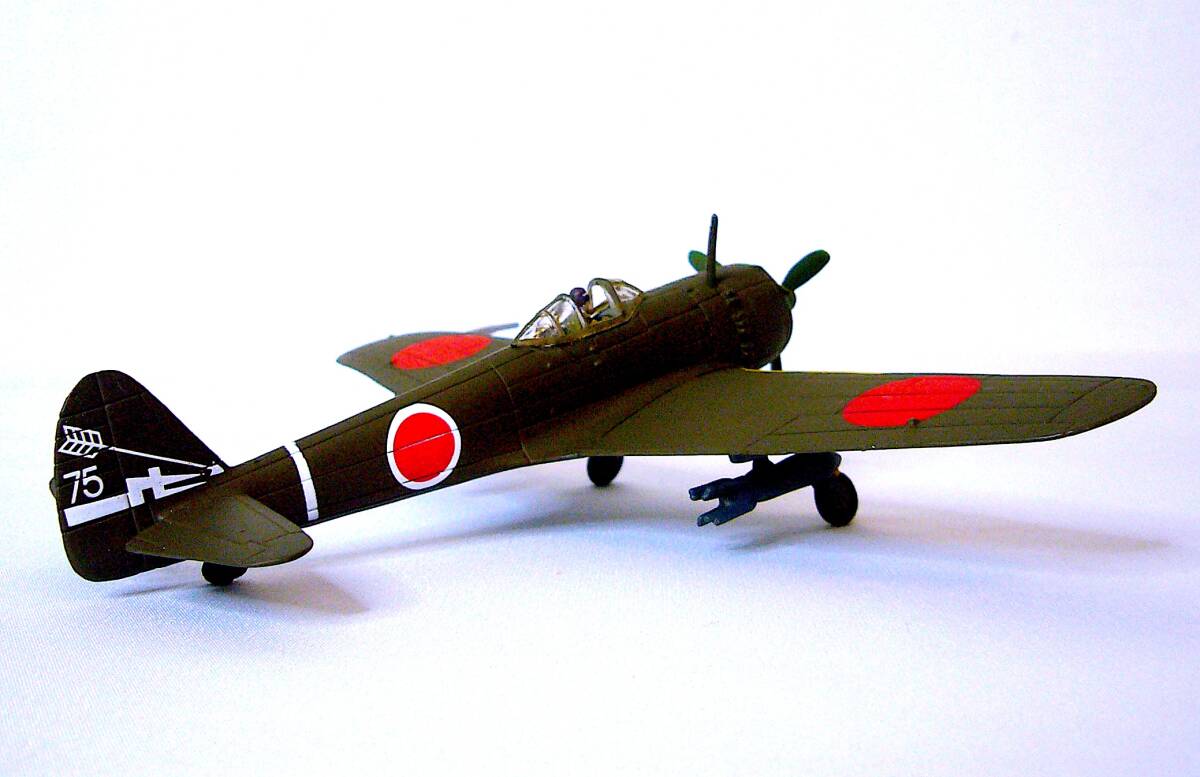 ザメディアジョン 1/72 中島 一式戦 隼Ⅲ型甲 陸軍特別攻撃隊 第19振武隊隊長 四宮徹中尉搭乗機 メタルダイキャスト 塗装済み完成品 箱なし_画像5