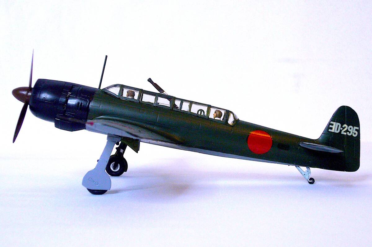 フジミ/ハセガワ 1/72 中島 彩雲11型 30㎜斜銃装備 & 三菱 雷電21型 20㎜斜銃装備 プラモデル 塗装済み完成品 2個まとめ売り 箱なし_画像2