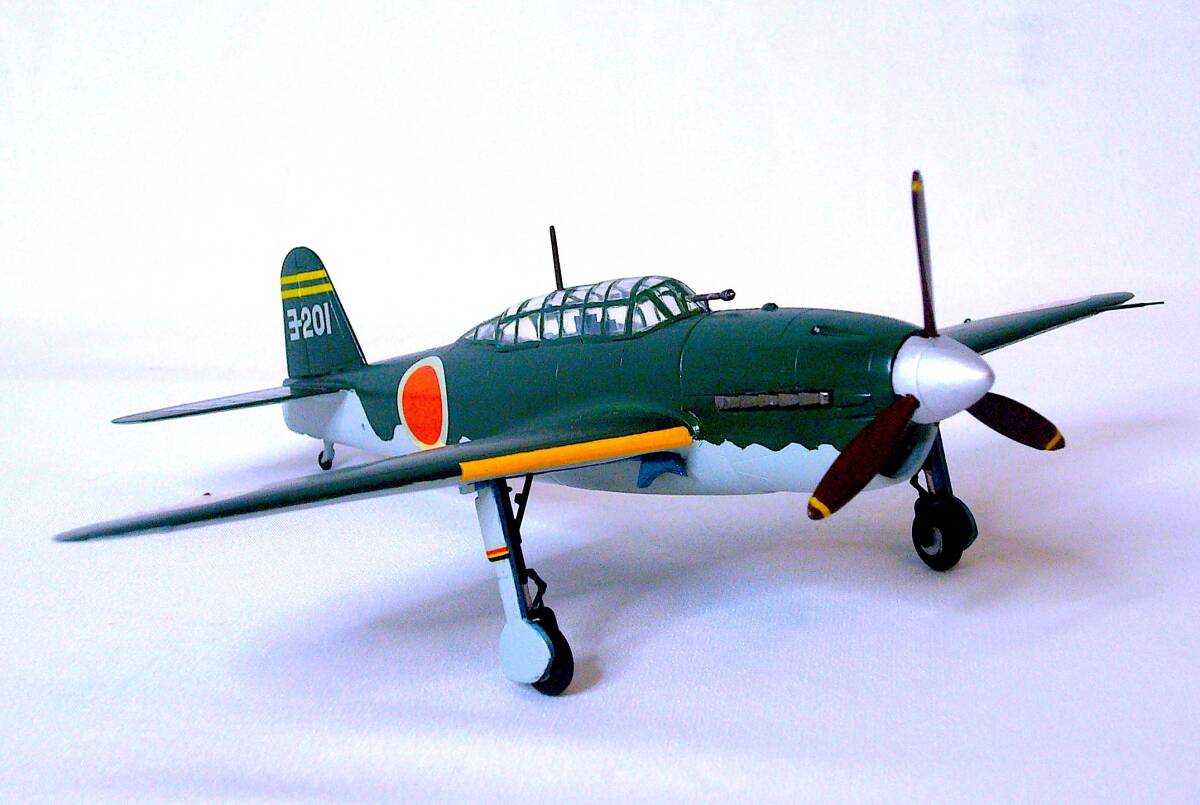 フジミ/ハセガワ 1/72 川西 紫電改 21型 & 空技廠/愛知 彗星12型 横須賀海軍航空隊 プラモデル 塗装済み完成品 2個まとめ売り 箱なし_画像8