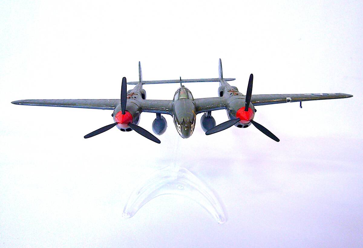 エアフィックス 1/72 アメリカ陸軍 ロッキード P-38G ライトニング “ビューティフル ラス” プラモデル 塗装済み完成品 箱なし_画像8