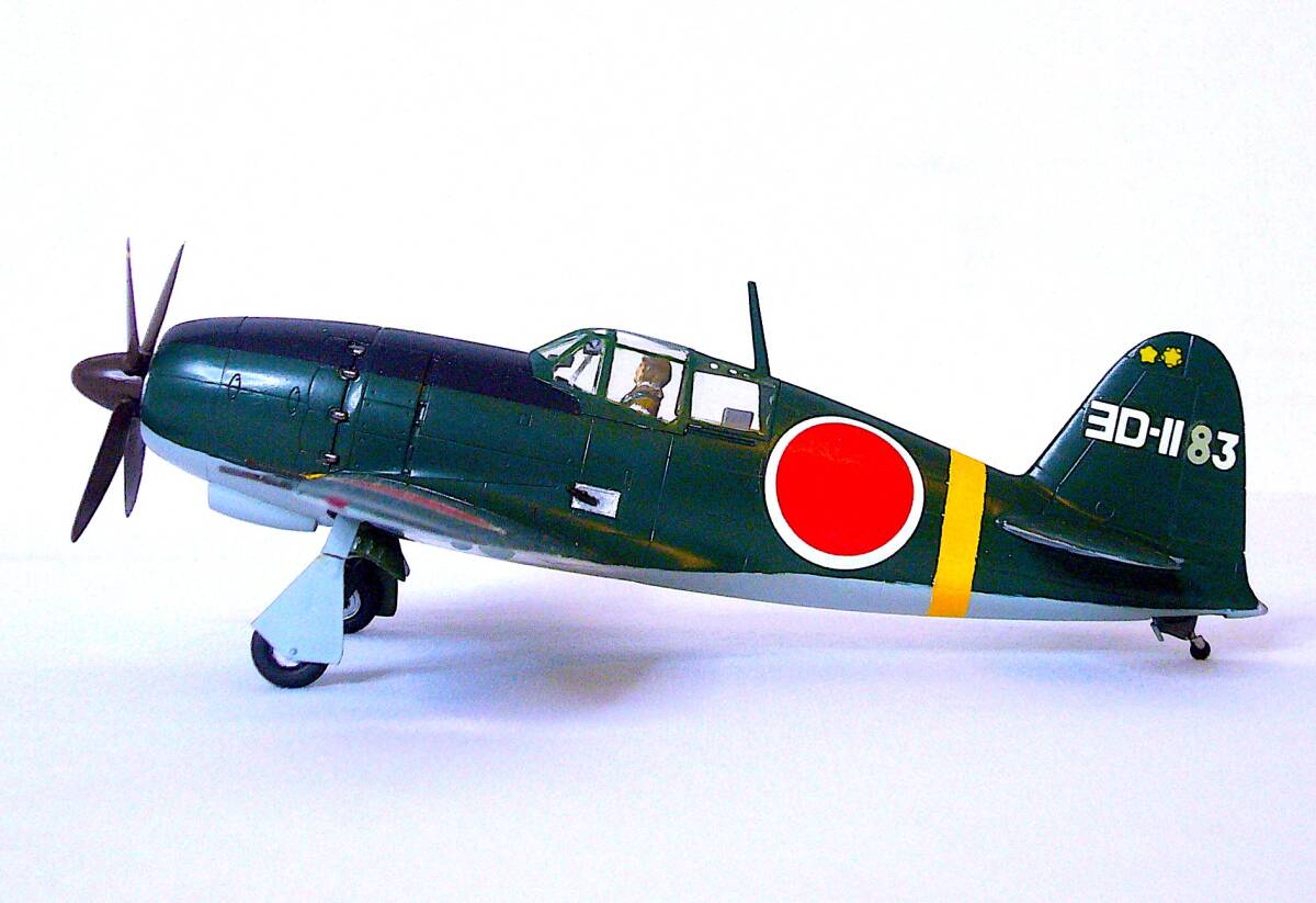 フジミ/ハセガワ 1/72 中島 彩雲11型 30㎜斜銃装備 & 三菱 雷電21型 20㎜斜銃装備 プラモデル 塗装済み完成品 2個まとめ売り 箱なし_画像6