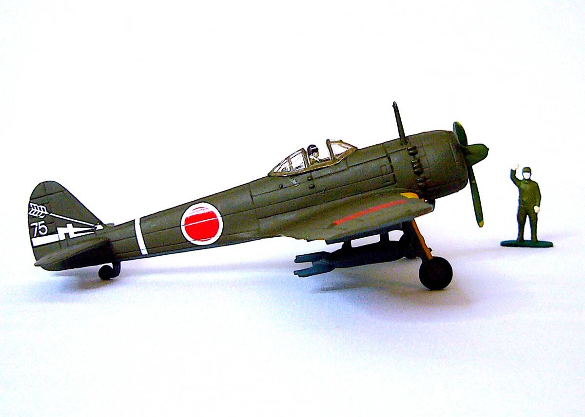 ザメディアジョン 1/72 中島 一式戦 隼Ⅲ型甲 陸軍特別攻撃隊 第19振武隊隊長 四宮徹中尉搭乗機 メタルダイキャスト 塗装済み完成品 箱なし_画像6