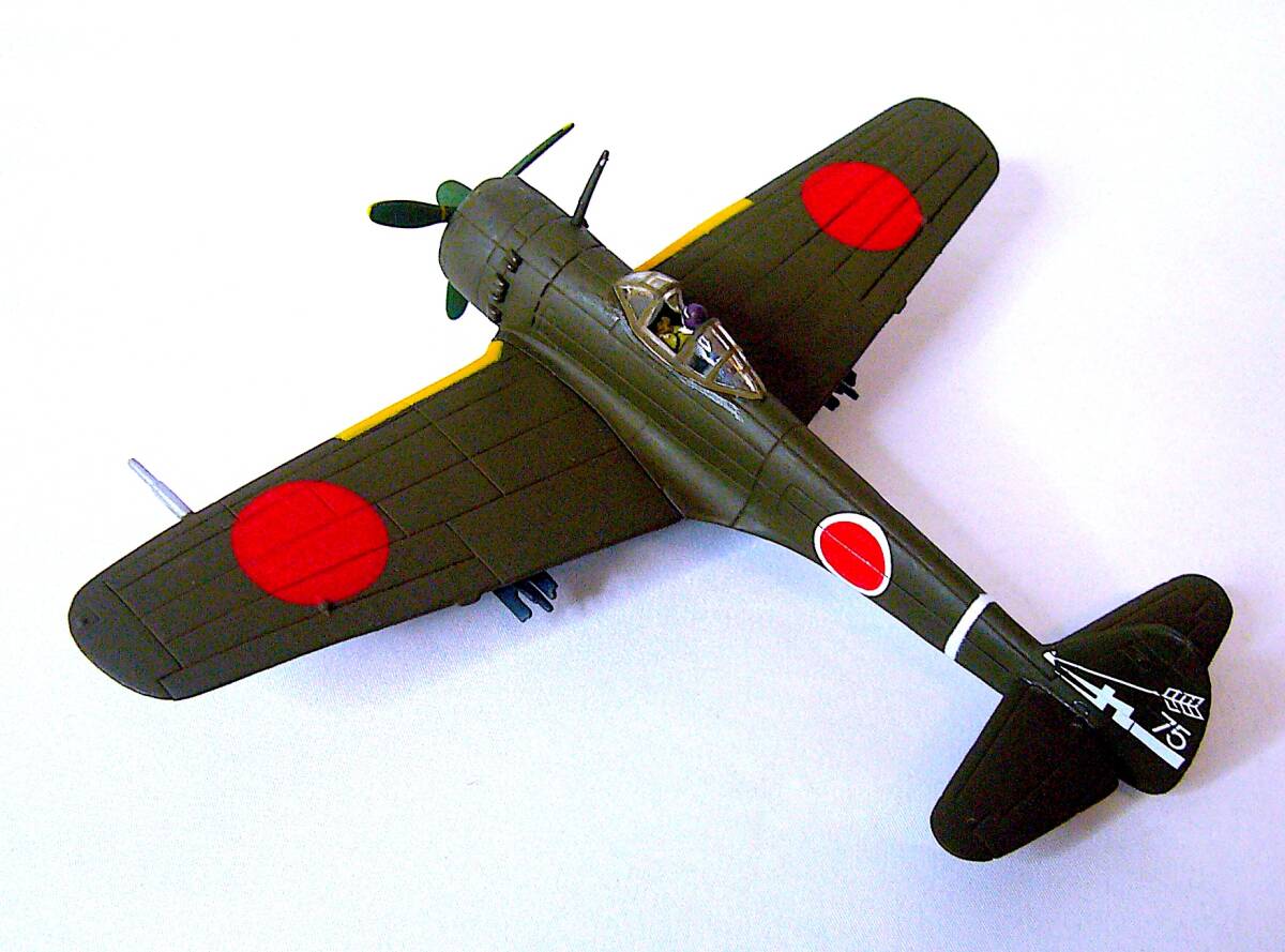 ザメディアジョン 1/72 中島 一式戦 隼Ⅲ型甲 陸軍特別攻撃隊 第19振武隊隊長 四宮徹中尉搭乗機 メタルダイキャスト 塗装済み完成品 箱なし_画像3