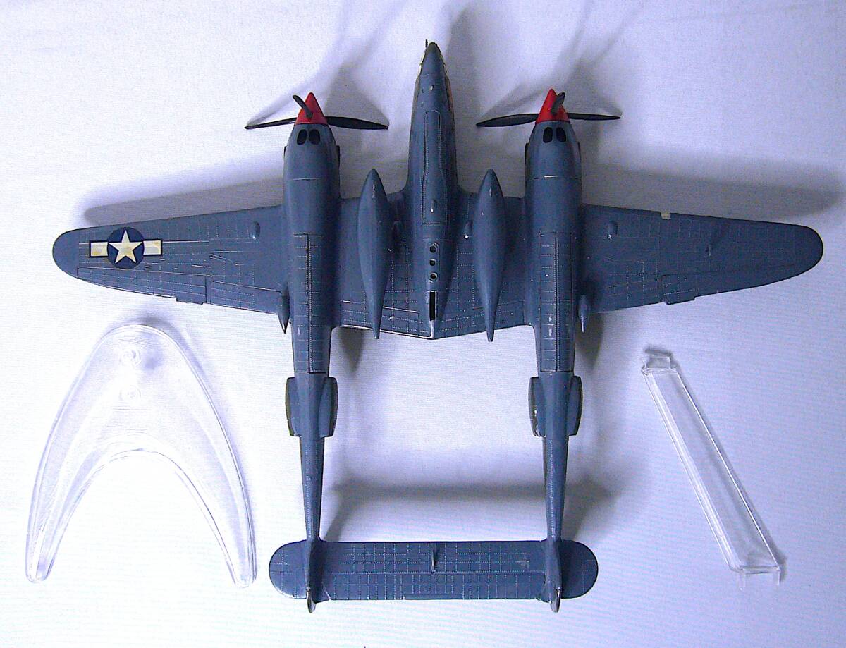 エアフィックス 1/72 アメリカ陸軍 ロッキード P-38G ライトニング “ビューティフル ラス” プラモデル 塗装済み完成品 箱なし_画像10