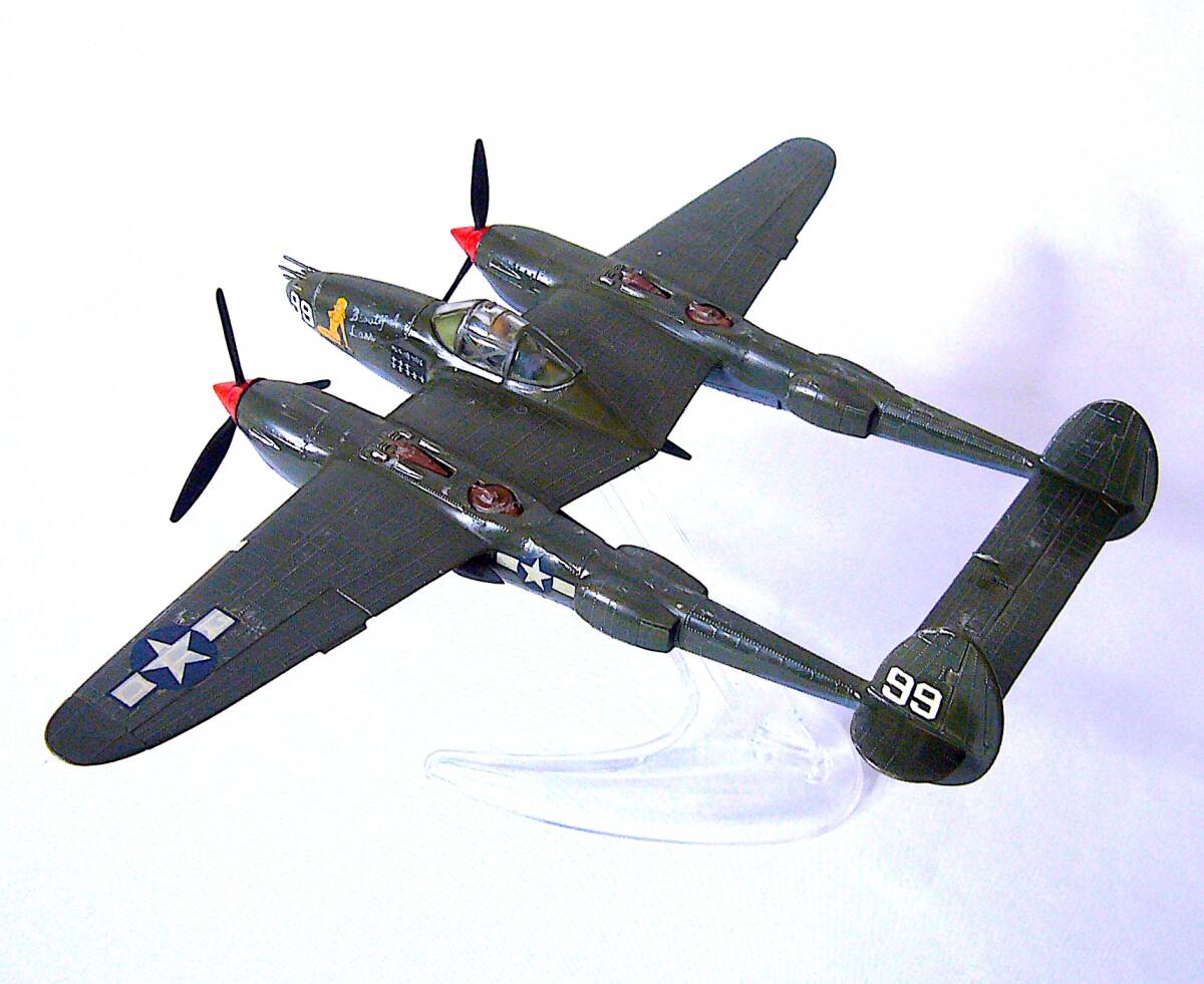 エアフィックス 1/72 アメリカ陸軍 ロッキード P-38G ライトニング “ビューティフル ラス” プラモデル 塗装済み完成品 箱なし_画像3