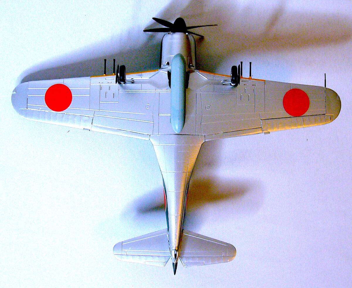 フジミ/ハセガワ 1/72 川西 紫電改 21型 & 空技廠/愛知 彗星12型 横須賀海軍航空隊 プラモデル 塗装済み完成品 2個まとめ売り 箱なし_画像5