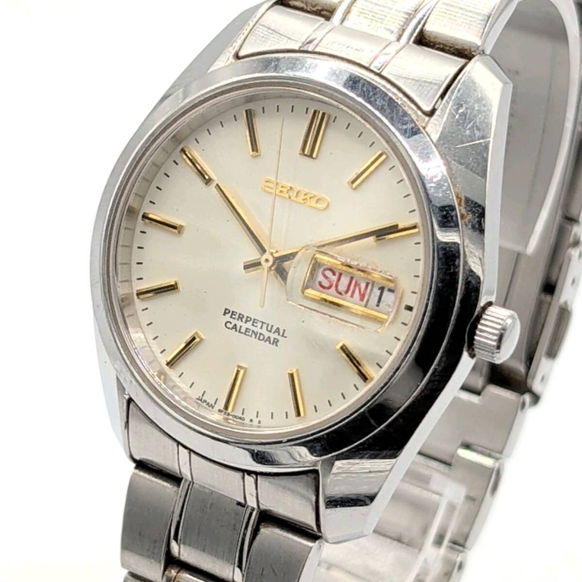 SEIKO PERPETUAL CALENDER 8F33-0040 Working セイコー パーペチュアルカレンダー クオーツ ラウンド シルバー デイデイト 稼働品_画像1